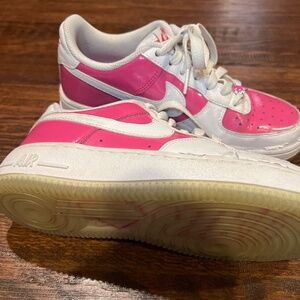 Nike 2007 pink Valentines shoe